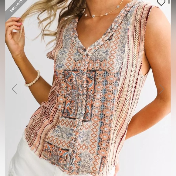 NEW GIMMICKS PIECED CROCHET TANK TOP SIZE: S - Picture 2 of 10